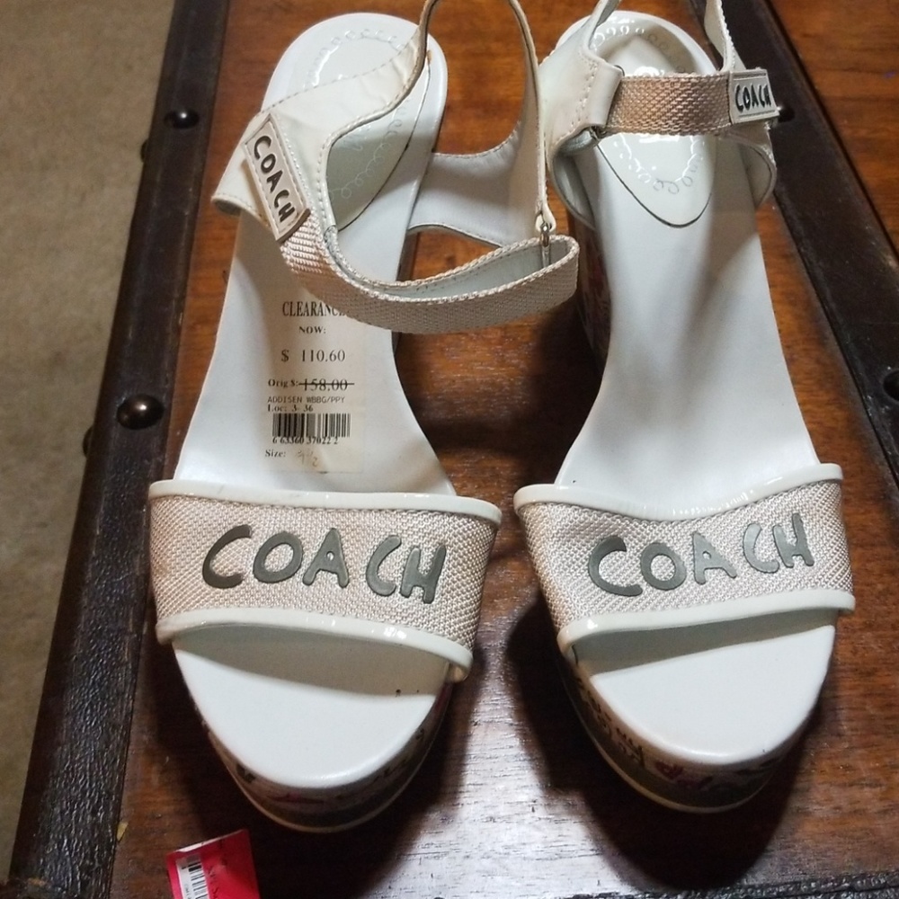 Coach wedge